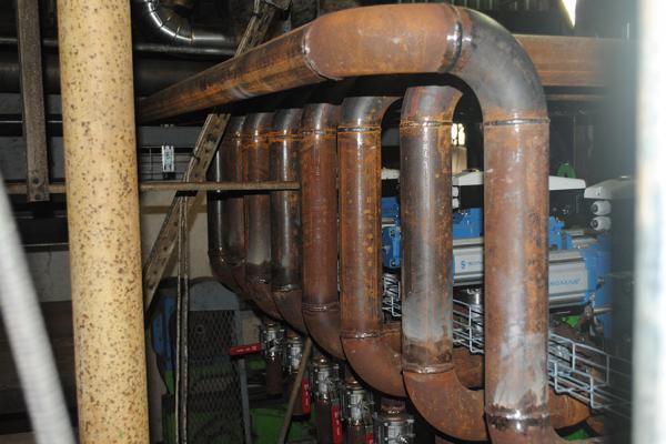 Reparation de la tuyauterie dans une usine a hydraucarbure